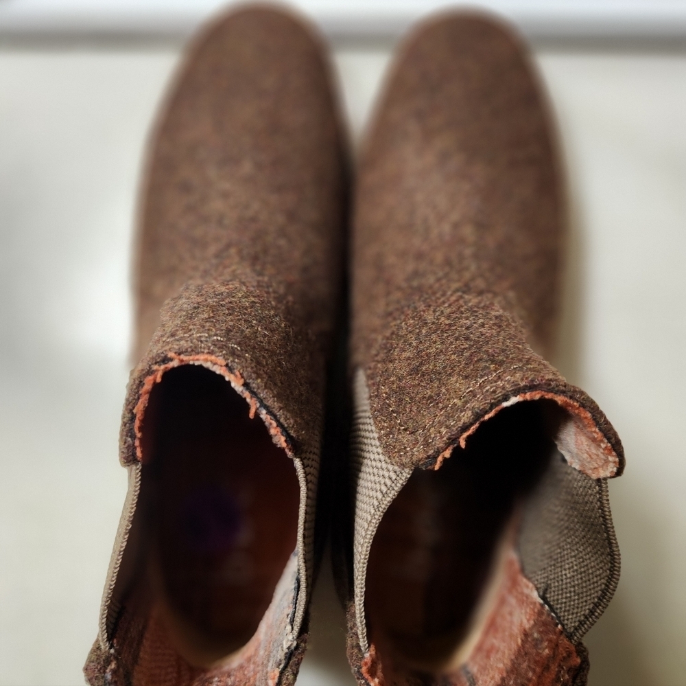 B.O.C. Born Kara Women's Brown Felt Pull-On Booties w/Elastic Sides,6.5, NWOT